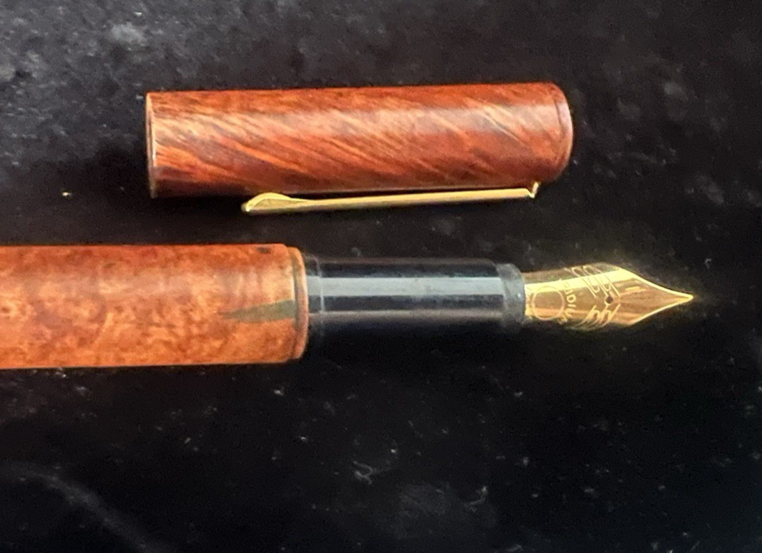 🔴 Penna stilografica LEGNO ornito pennino M placcato oro cappuccio a scatto