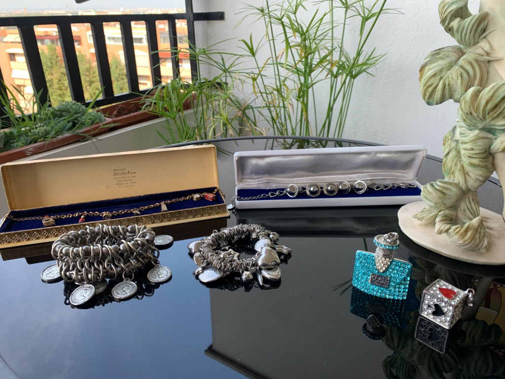 🔴 Lot of 4 BRACELETS with charms + 2 rare VINTAGE CHARMS! 