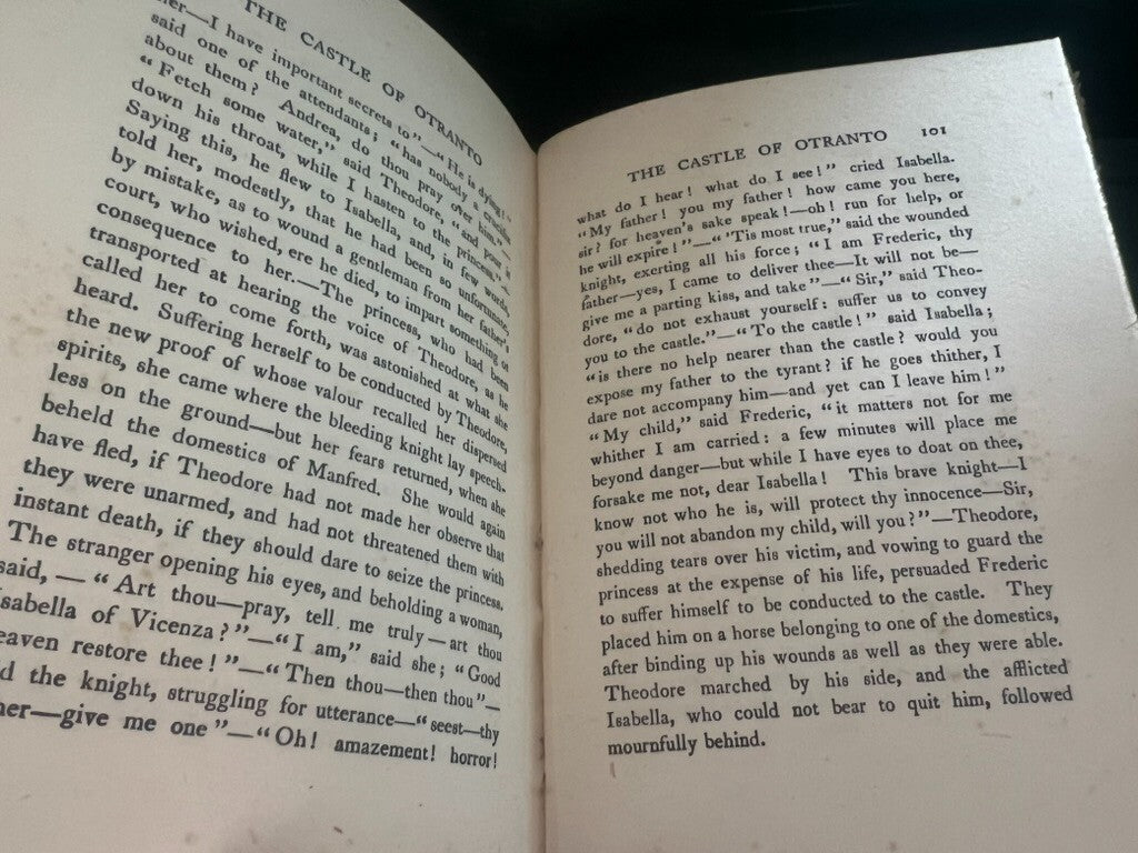 🔴 Buch DAS SCHLOSS VON OTRANTO von Caroline Spurgeton in englischer Sprache aus dem Jahr 1929 