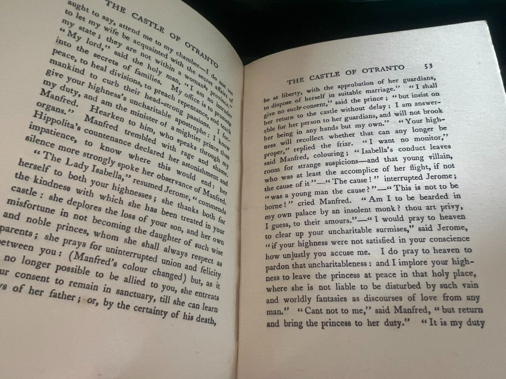 🔴 Buch DAS SCHLOSS VON OTRANTO von Caroline Spurgeton in englischer Sprache aus dem Jahr 1929 