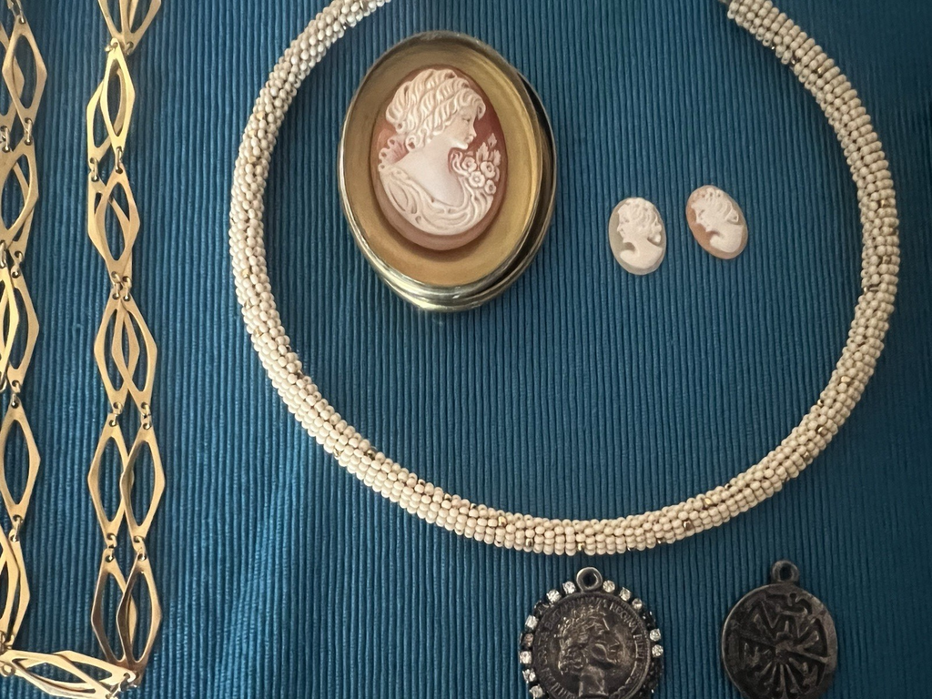 Colliers Bijoux Cameos Pendentif Chaînes Et Perles Vintage Années 70/90 N.2