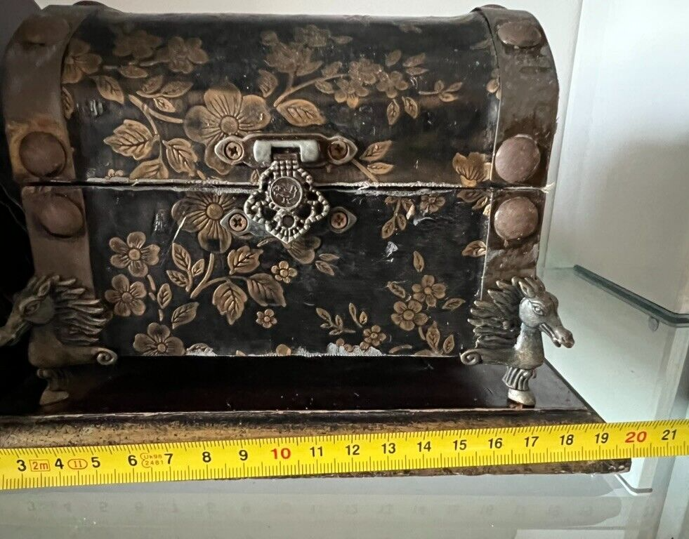 🔴 Handgefertigte Buchstützen aus Holz mit Vintage-SENORA-Särgen 