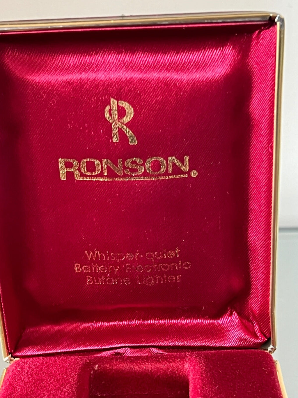 Ronson Box Lighter Red Skin Inside Velvet Inside L 2,7 H 7 CM