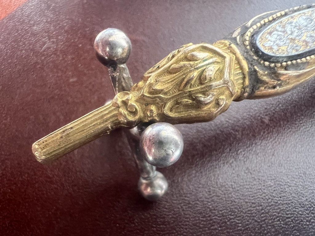 🔴 Penna sfera metallo dorato bassorilievi miniature smaltate antica RARA 1800