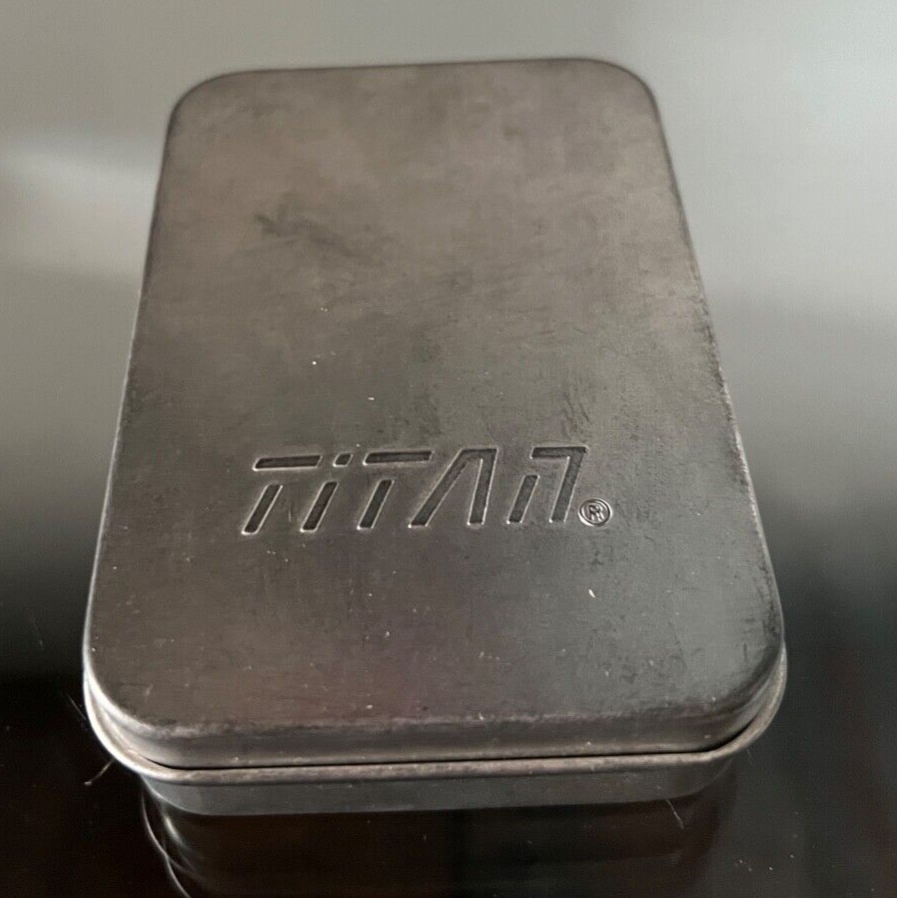 🔴 LUBINSKI TITAN Feuerzeugbox aus beflocktem Aluminium 