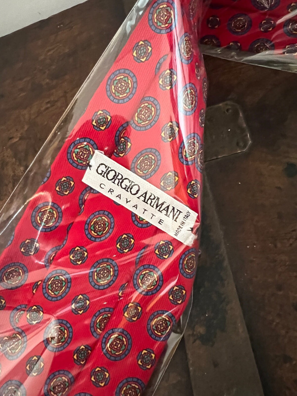 🔴 GIORGIO ARMANI cravatta uomo seta rossa pura medaglioni blu gialli verdi