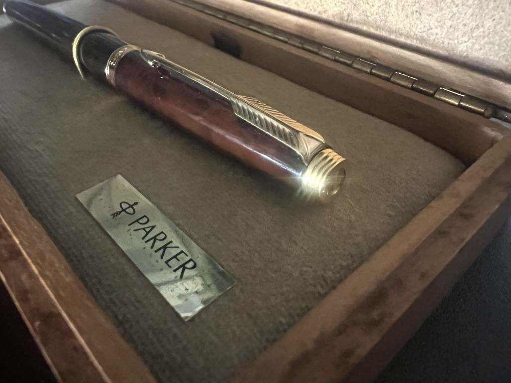 🔴 PARKER Füllfederhalter 75 Thuja Lack, 14K Goldfeder, M (mittel), mit Etui 