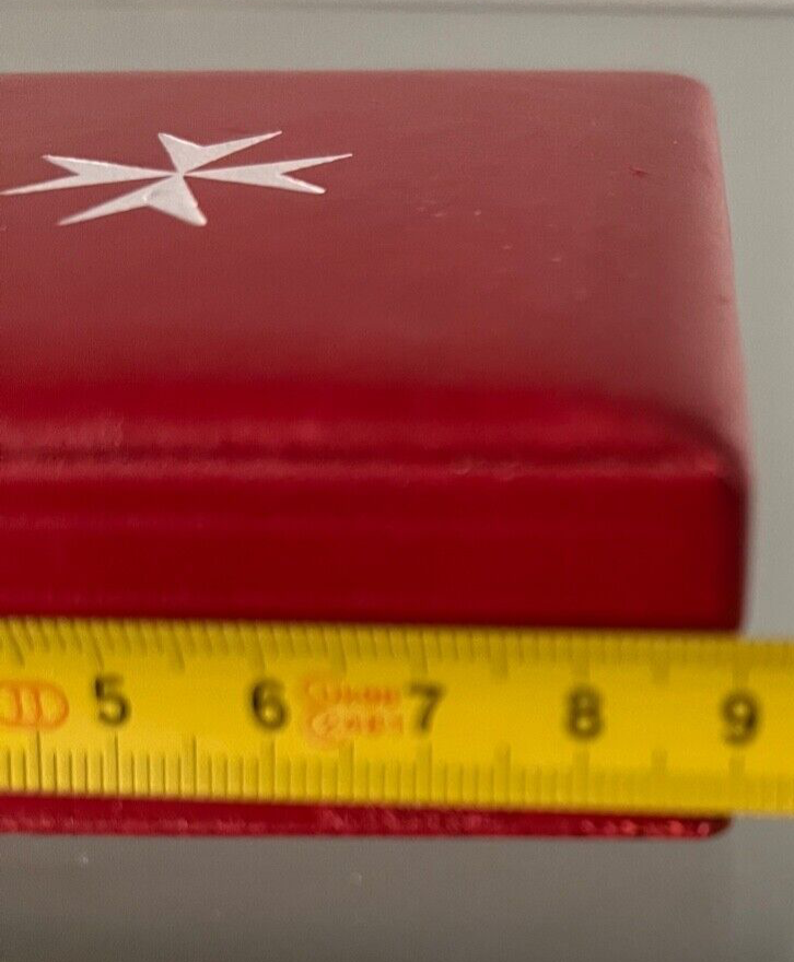 🔴 CROCE MALTA scatola moneta medaglia con storia Madonna Fileremo pelle e seta