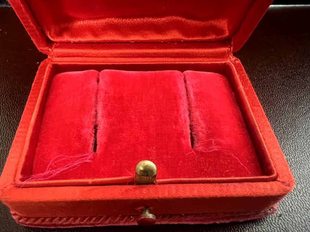 Boîte Boucles D'Oreilles Trousse Coffret Velours Rouge Très Élégant Vintage 