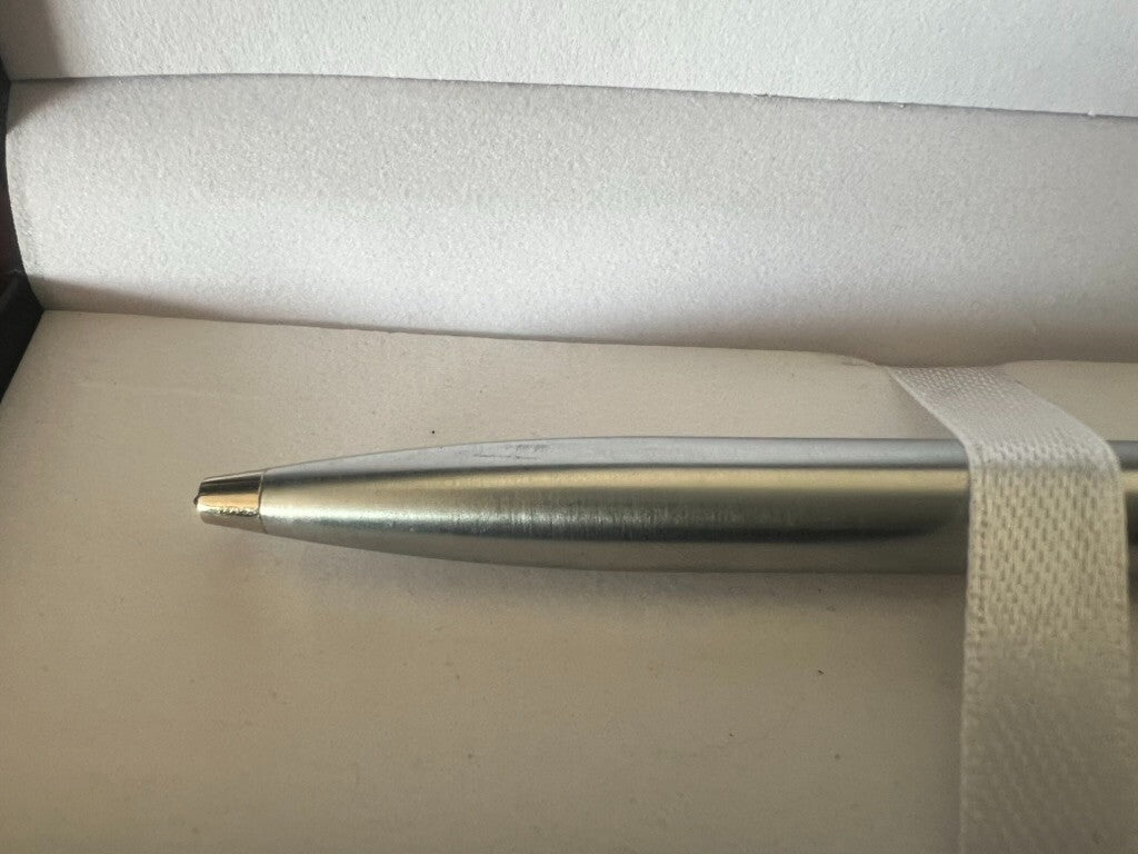 SHEAFFER Kugelschreiber Vintage mit glänzenden Profilen aus Chrom-Satin 