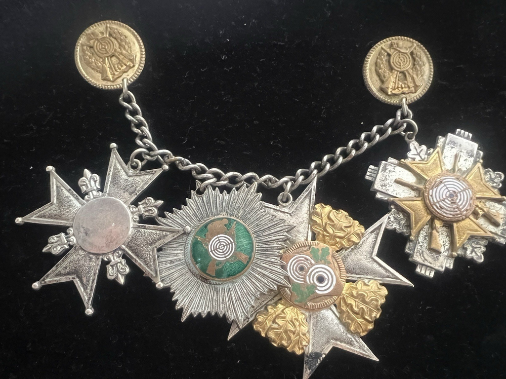 Polen Kreuz Ehrenzeichen Medaillen Metall Mit Emaille Und Broschen Uniform