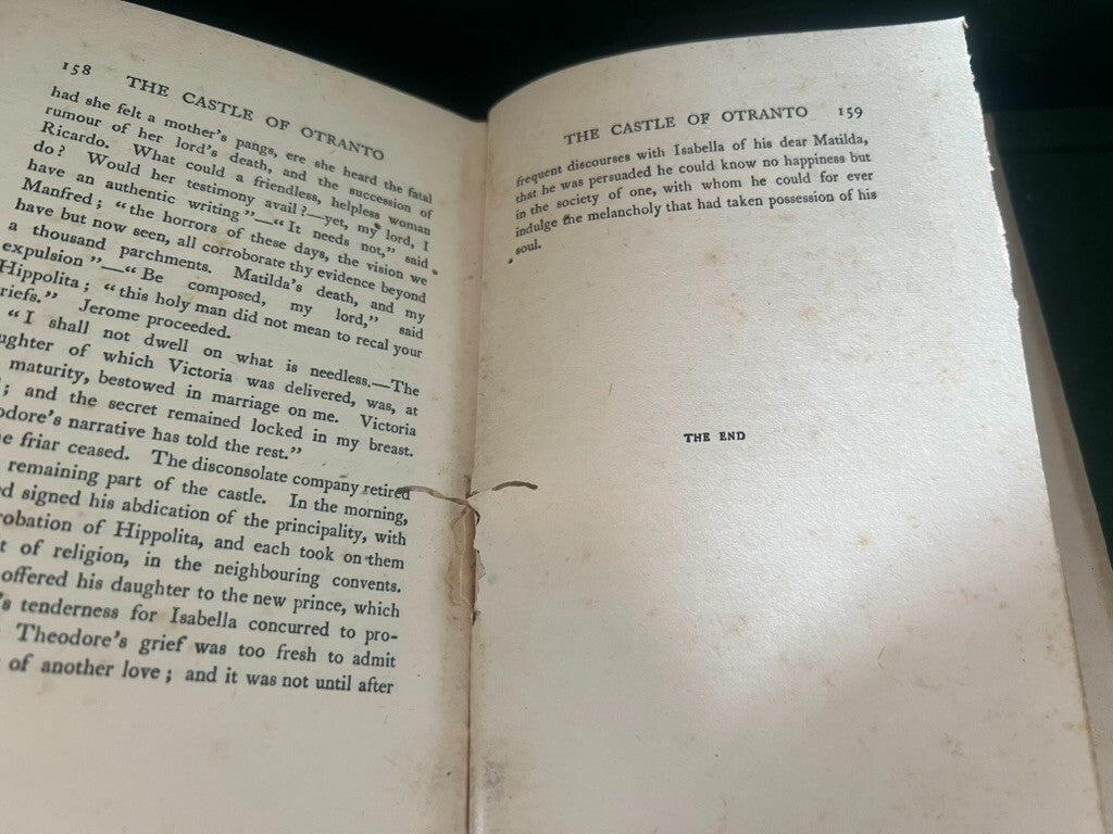 🔴 Buch DAS SCHLOSS VON OTRANTO von Caroline Spurgeton in englischer Sprache aus dem Jahr 1929 