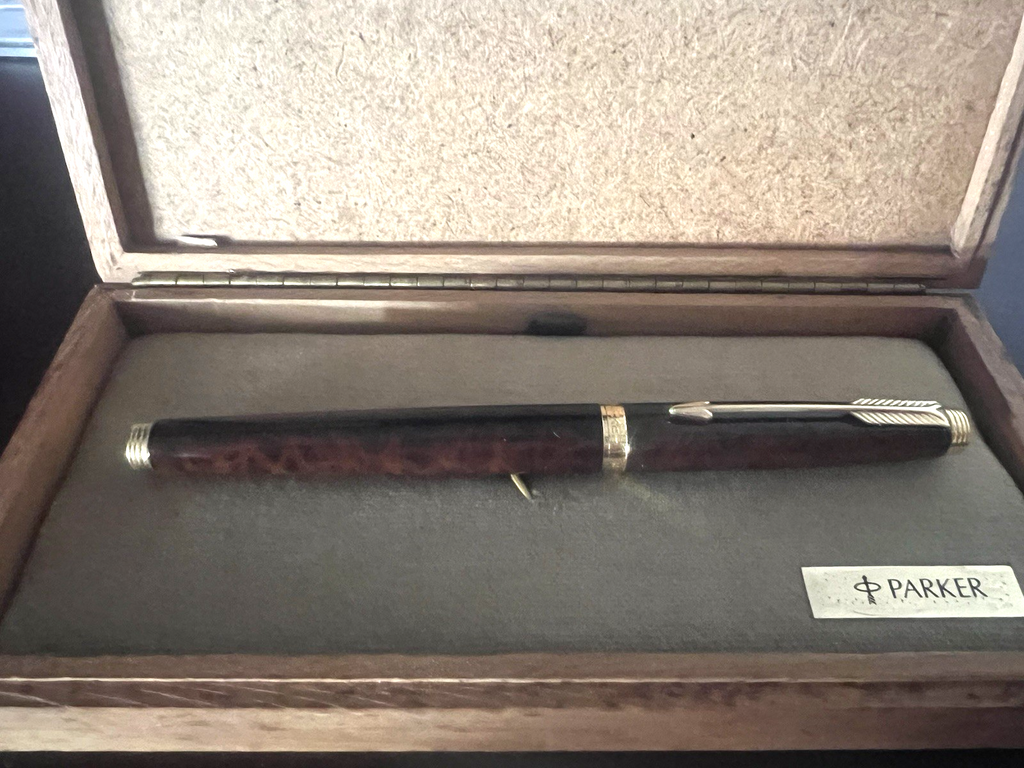 🔴 PARKER Füllfederhalter 75 Thuja Lack, 14K Goldfeder, M (mittel), mit Etui 