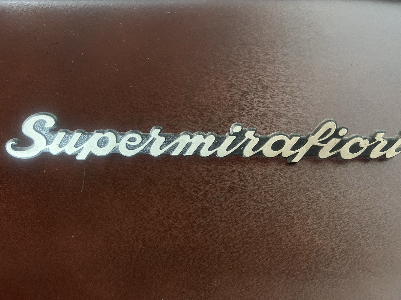 🔴 FIAT 131 stemma auto SUPERMILLEFIORI emblema logo scritta metallo vintage