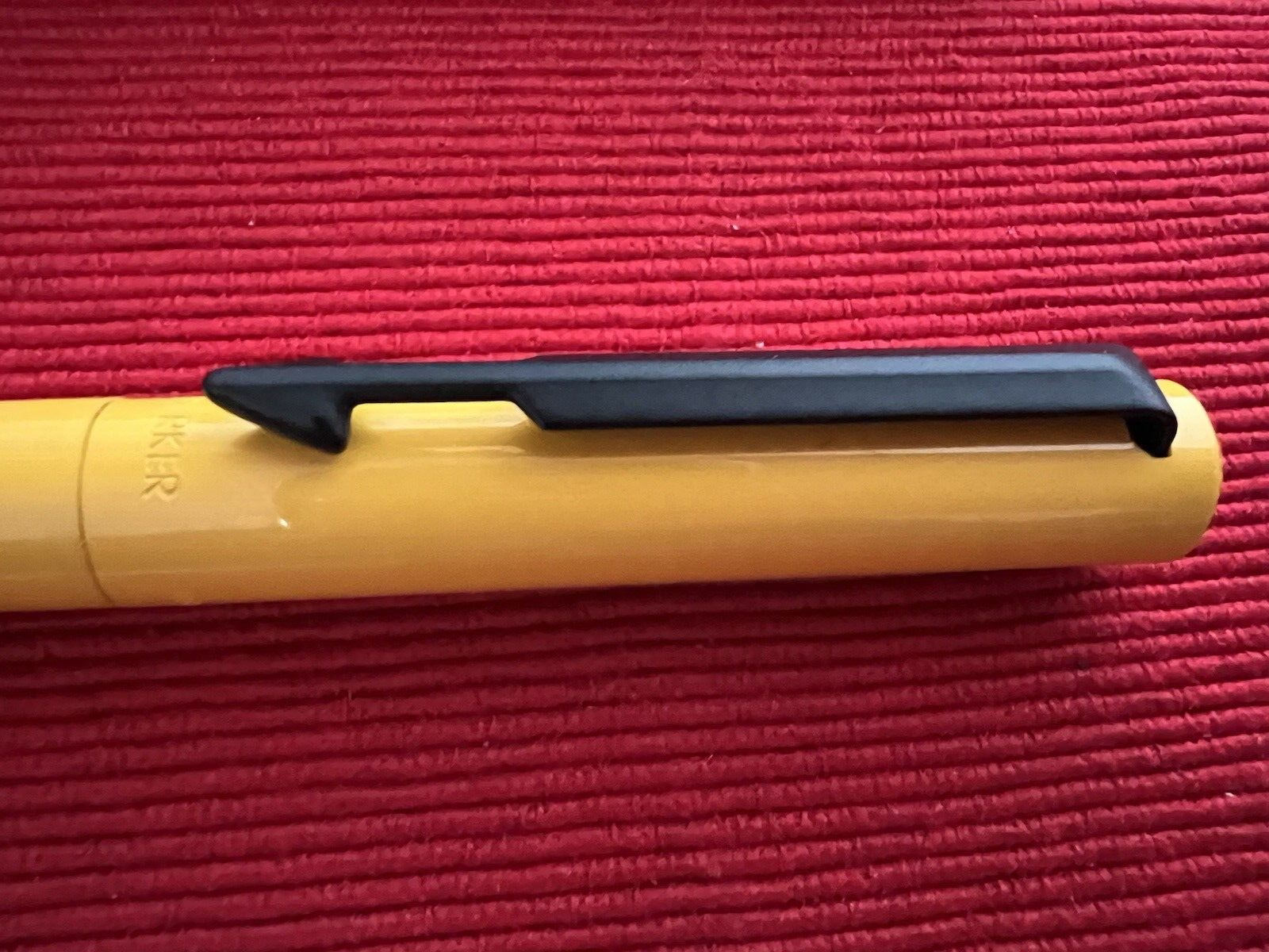Parker Stylo-Plume Sphère Roller Vector Jaune Écrit Avec Boîte Utilisé Vintage
