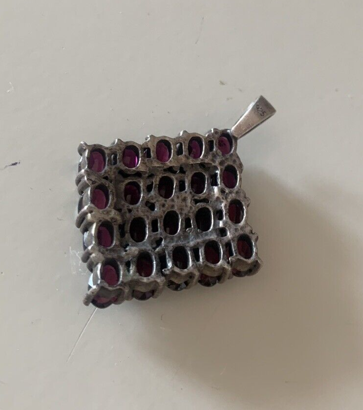 🔴 Fiore a rombo con GRANATI rossi a piramide posti a rilievo ARGENTO vintage