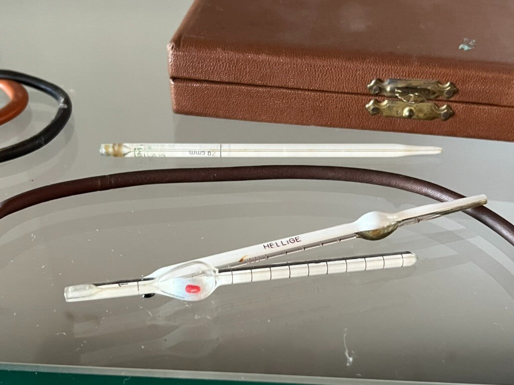 Hellige Thermometer Counter Blood Red Doctor Case Vintage