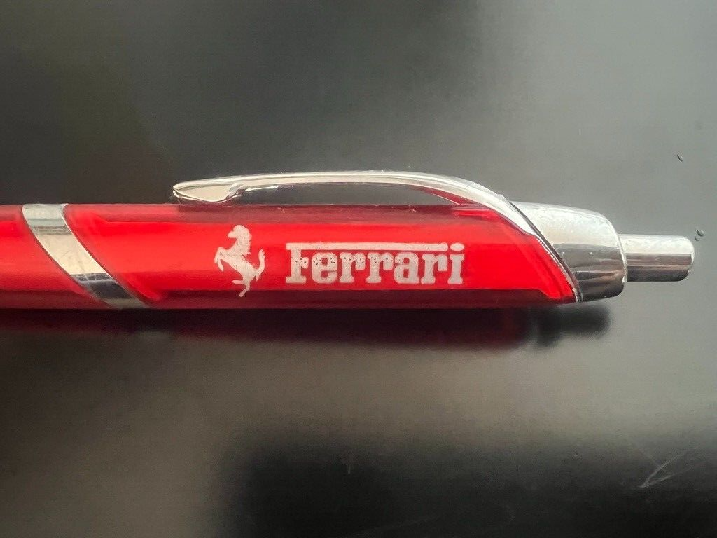 🔴 FERRARI roter Kugelschreiber – Sammlung berühmter italienischer Autos 