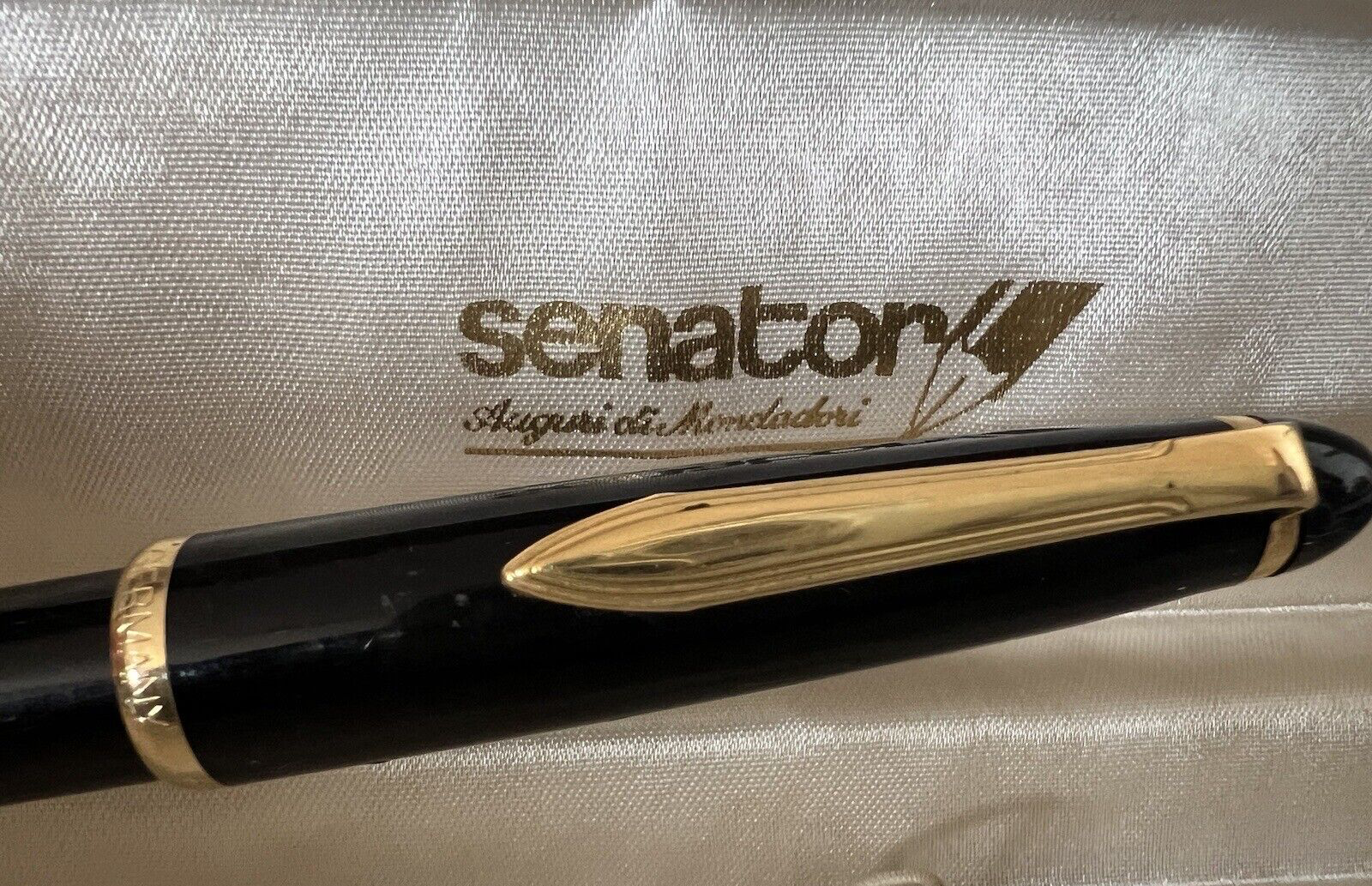 SENATOR Stylo À Plume PISTON Avec Pointe En Iridium Noire Encre Pelikan