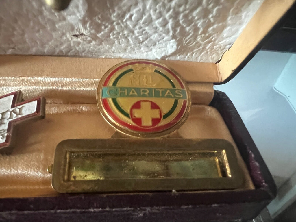 🔴 NLD Medaglie CROCE ROSSA CARITAS per giacca camicia smalti segna nome VINTAGE