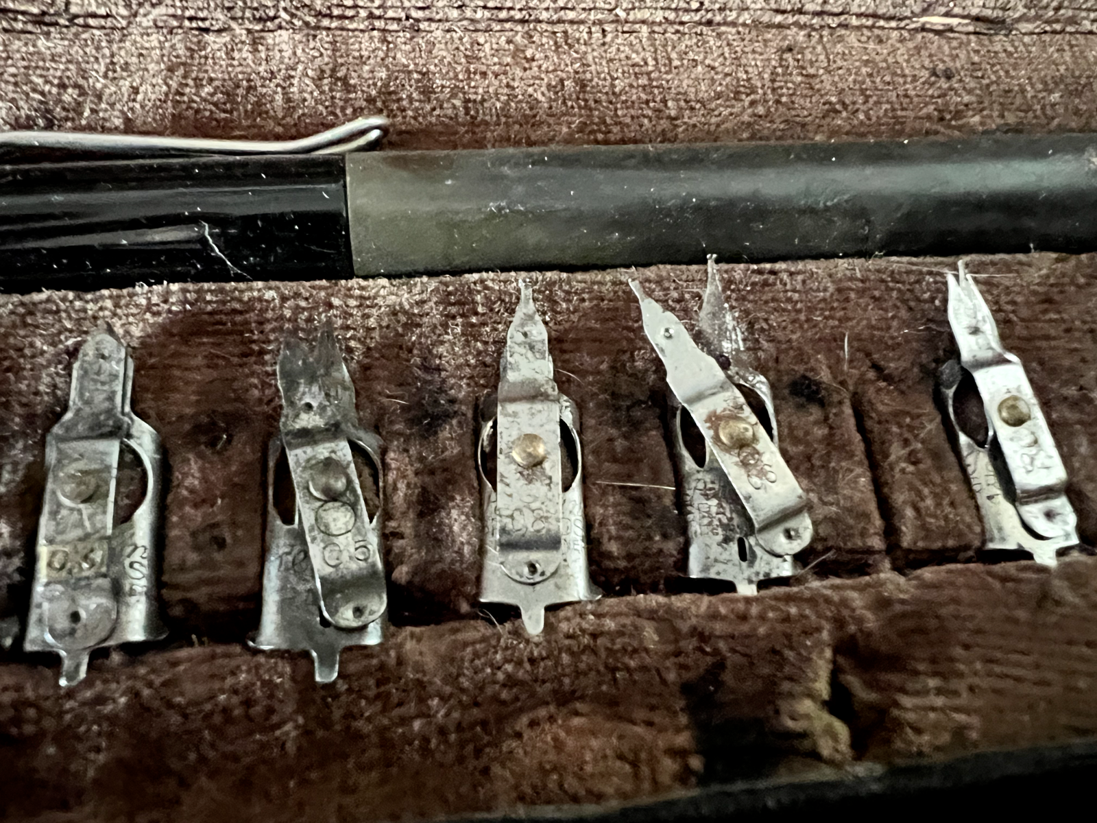 🔴 PELIKAN GRAPHOS Füllfederhalter mit Federn und Vintage-Etui 