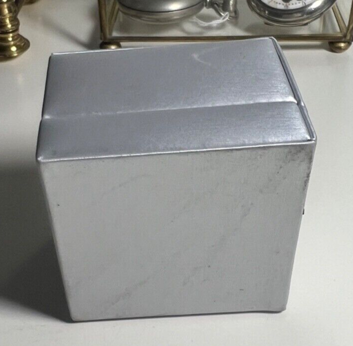 🔴 Ruggero Broggian Ringbox mit perlgrauem, beflocktem Innenraum 