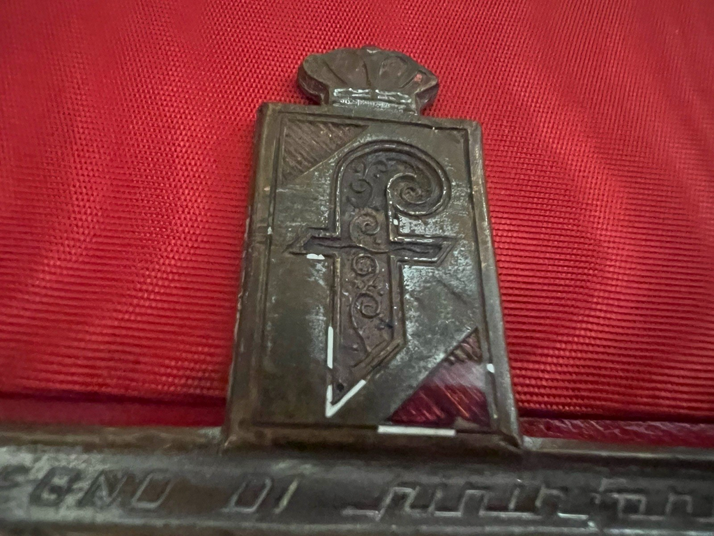 🔴 PININFARINA emailliertes Metallemblem der I-Serie mit 2 Pins, original Vintage 