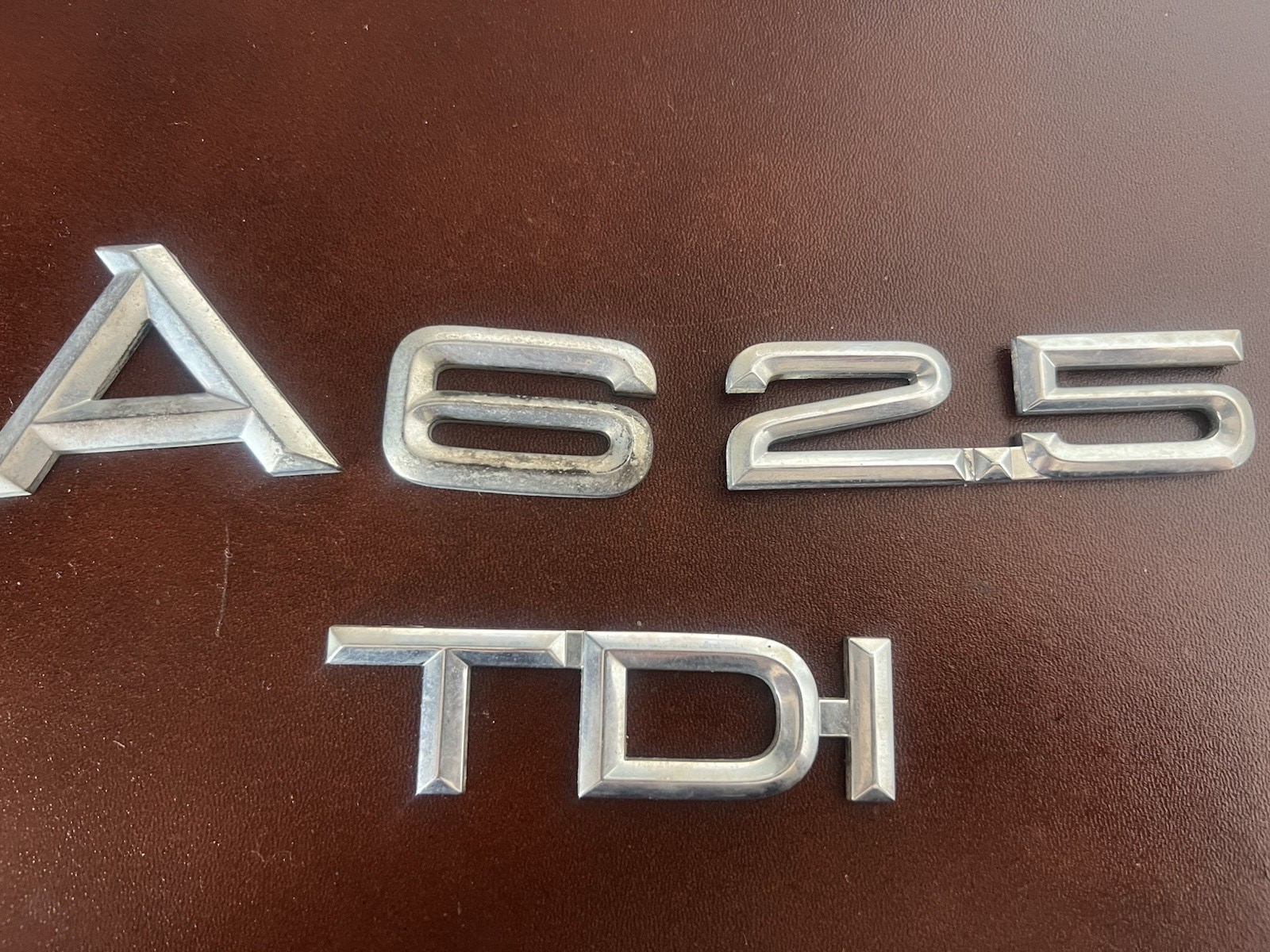 🔴 AUDI A6 3.5 TDI stemmi auto emblemi fregi targhette ORIGINALI
