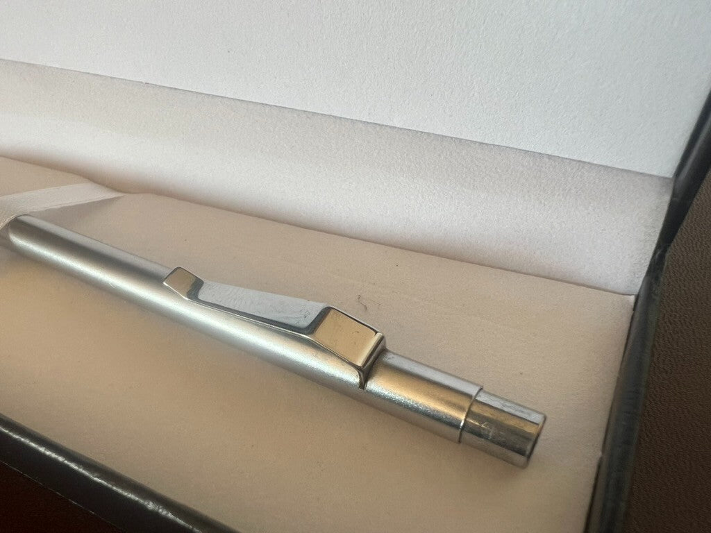 PARAFERNALIA Bolígrafo Esfera Cromada Satinada A Presión Escribe Vintage