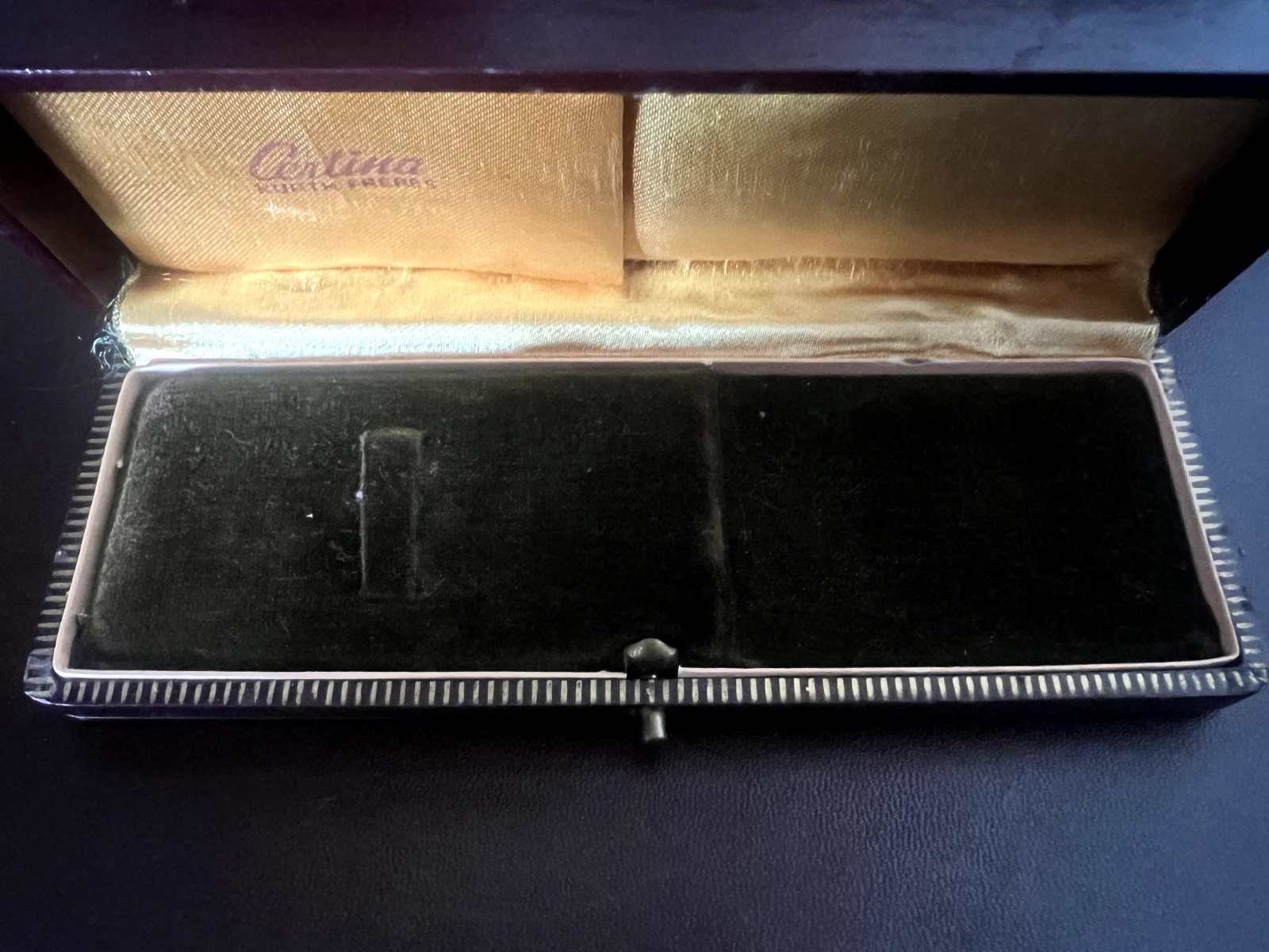 CERTINA Boîtier Boîte Montre Poignet Trousse Ceinture Rouge Snap Vintage 