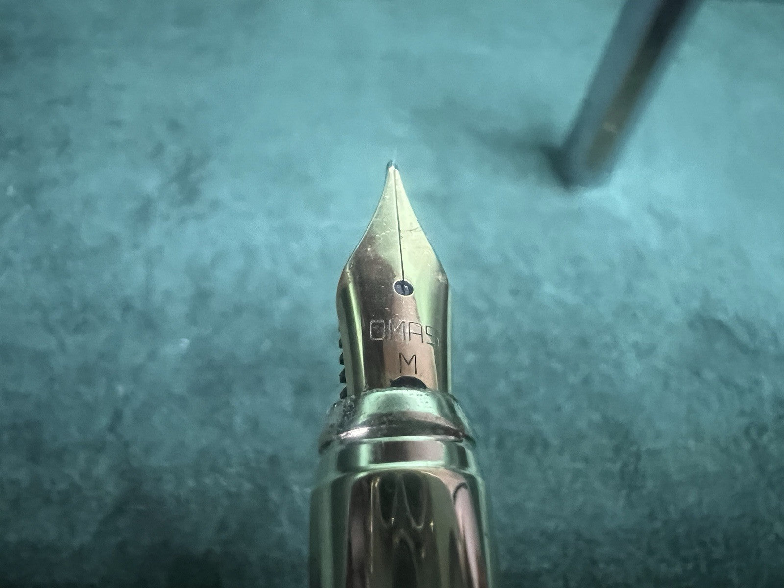 🔴 OMAS EGO Füllfederhalter, verchromte, goldlaminierte Profile, M-Feder, Tintenpatrone