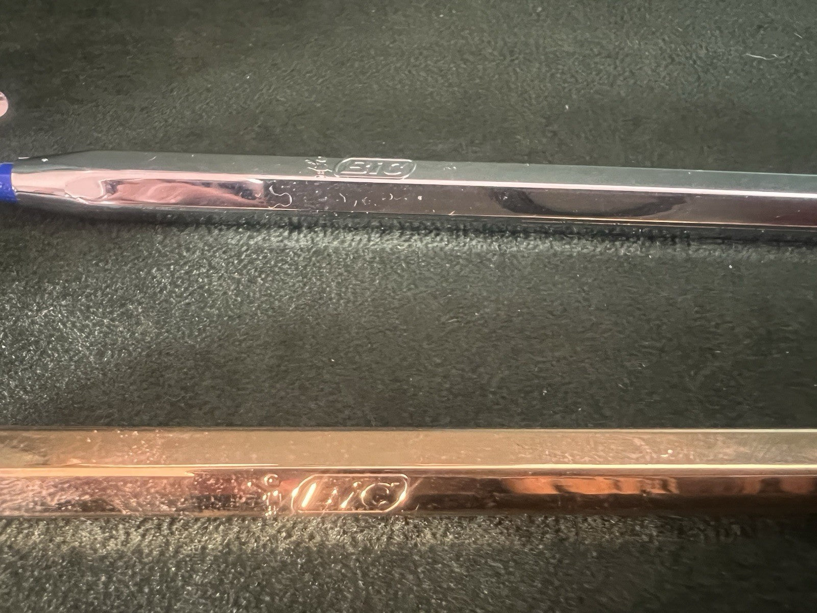 Stylo BIC Celebration Chromé Et Doré Écrit Avec Étui 2 STYLOS