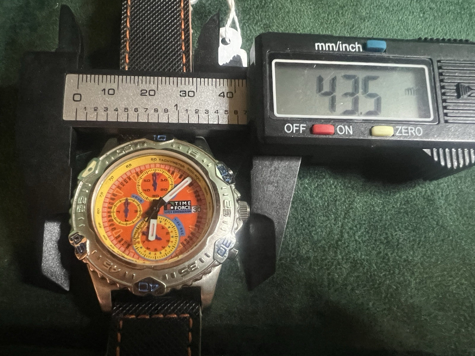 🔴 TIME FORCE Herren-Chronograph mit orangefarbenem Zifferblatt und drehbarer Lünette 