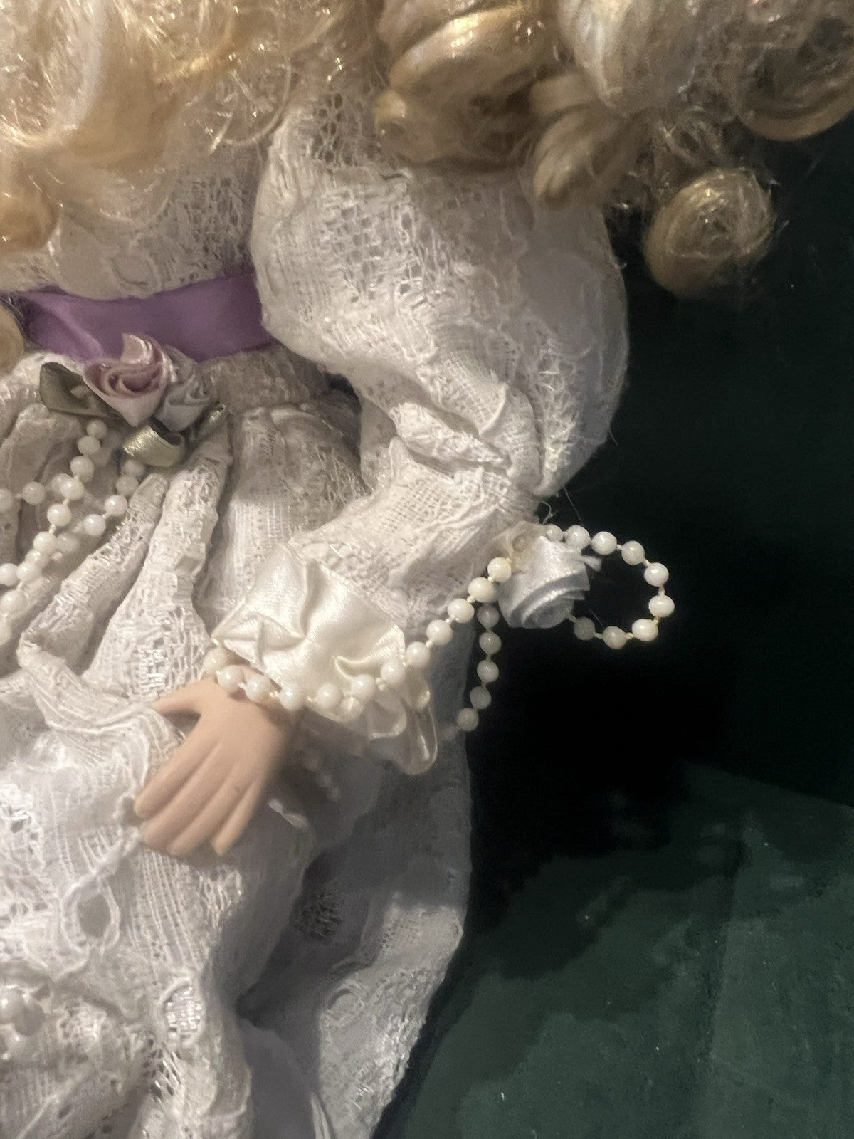 Poupée Porcelaine Robe Dentelle Avec Yeux Bleus Boucles Blondes Vintage H 53