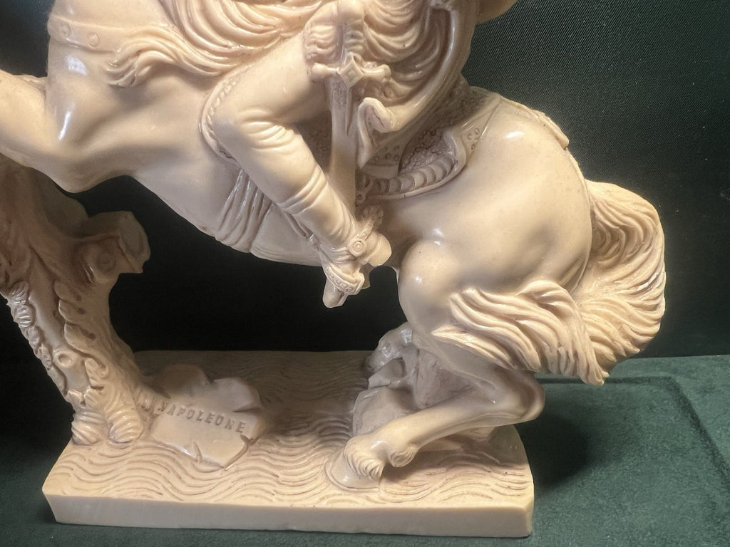 🔴 Statua scultura NAPOLEONE sul CAVALLO RAMPANTE polvere di marmo vintage