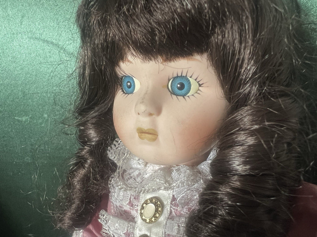🔴 Bambola HERITAGE MINT porcellana mora occhi azzurri vintage 1988 altezza 41