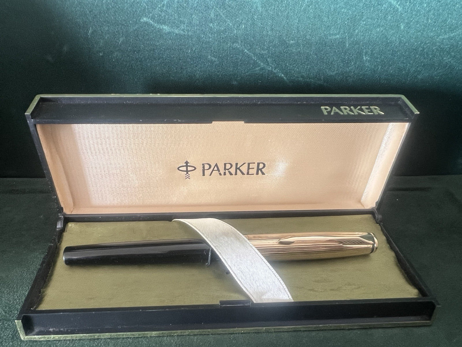 🔴 PARKER Insignia IIP fountain pen F nib cartridge writes vintage 