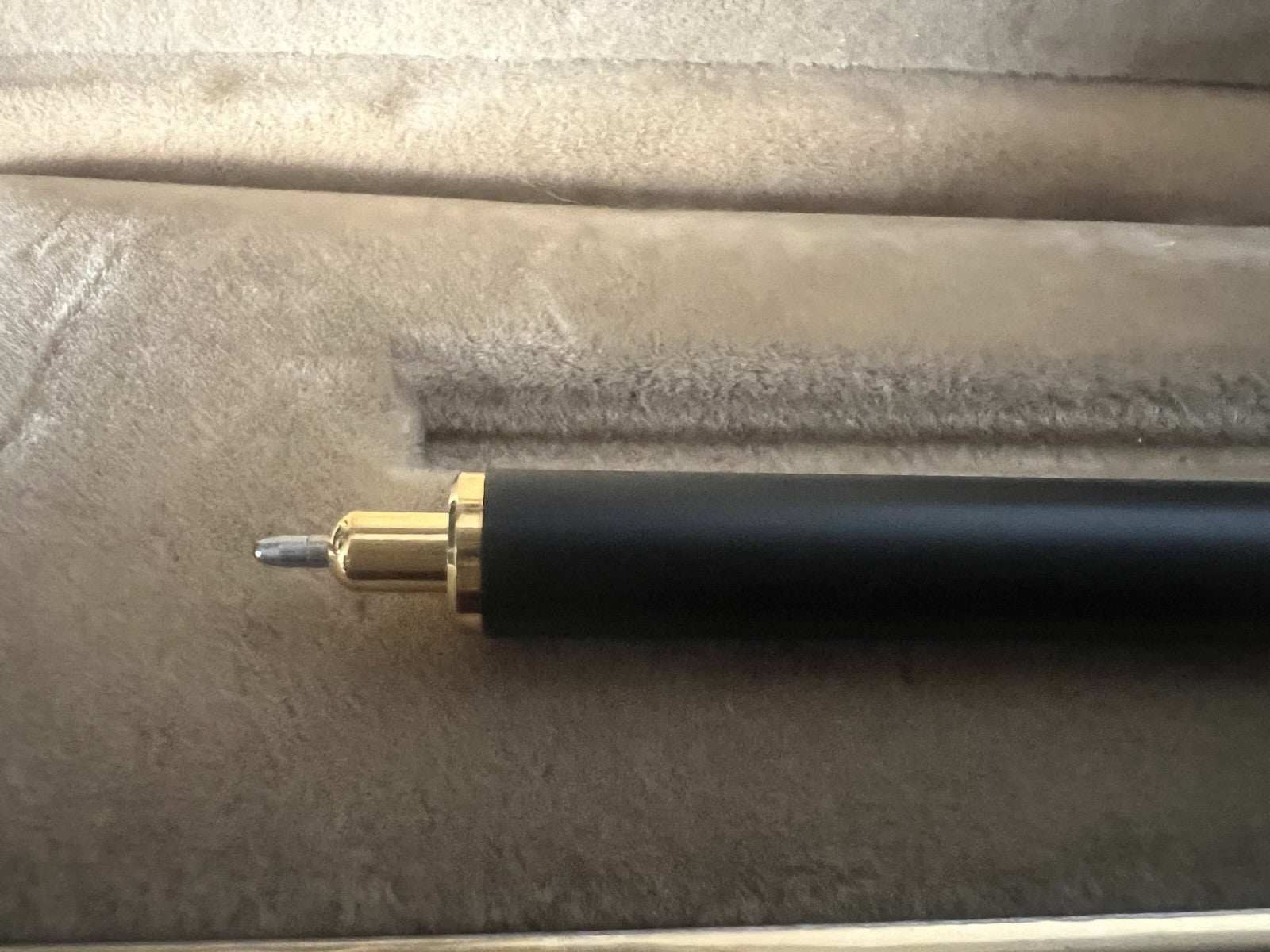 Aurora Stylo-Plume Sphère Hastil Retractable Laque Noire Écrit Nouvelle B 