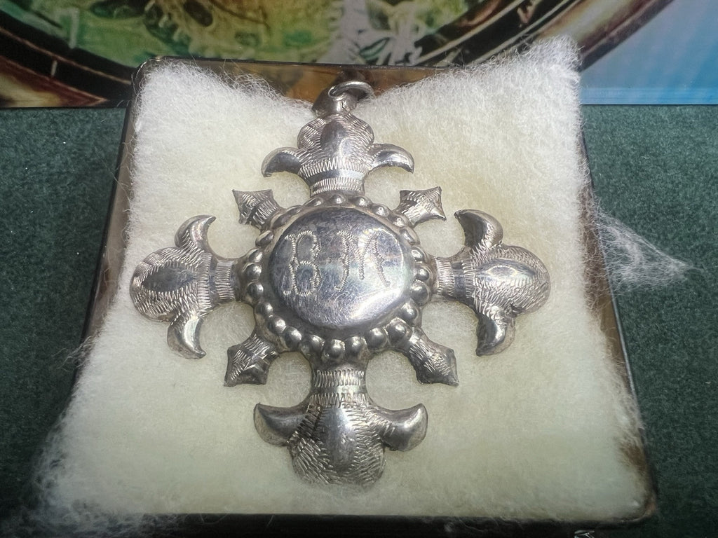 Croix Ordre Cavaliere Bm Malte Médaille Métal Festonnée Vintage 