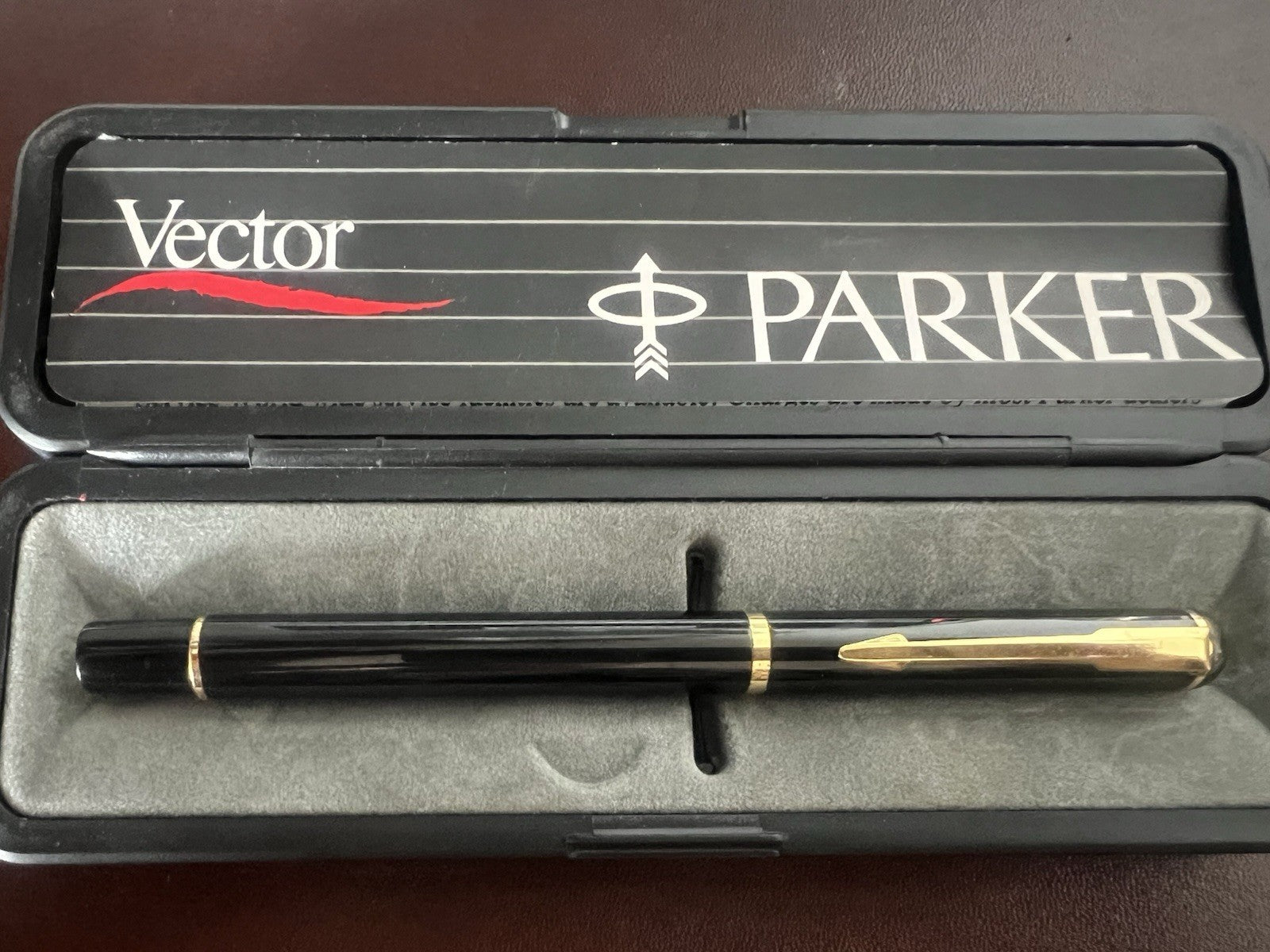 🔴 PARKER penna sfera roller VECTOR lacca nera scrive refill roller con astuccio