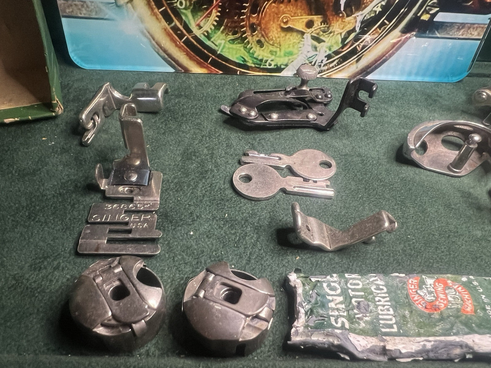 🔴 SINGER Nähmaschinenzubehör 1600809 mit Vintage-Schmierstoffbox 