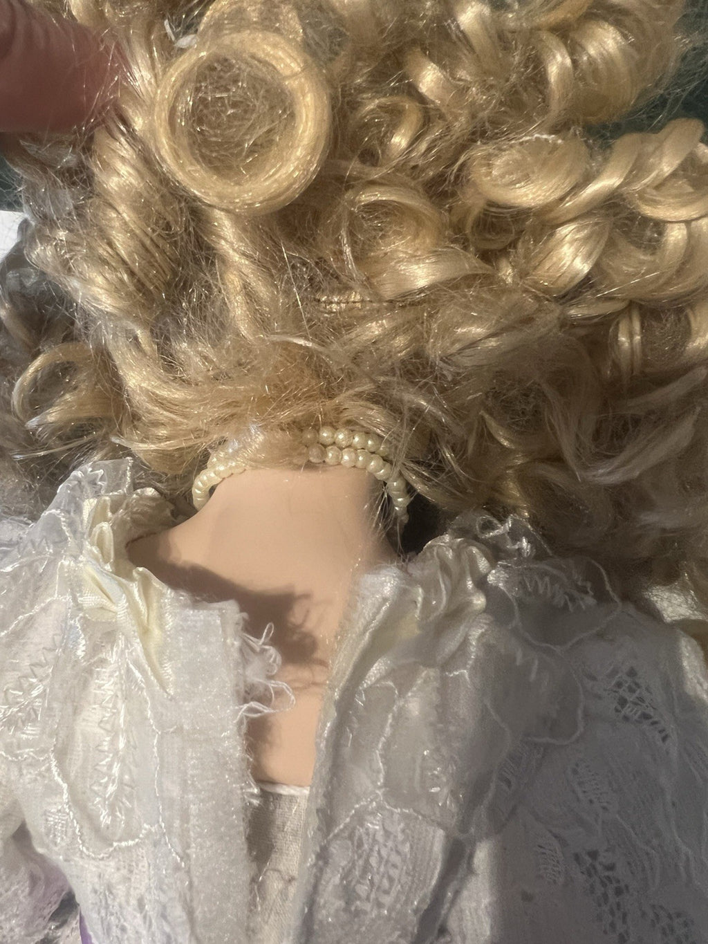 Poupée Porcelaine Robe Dentelle Avec Yeux Bleus Boucles Blondes Vintage H 53