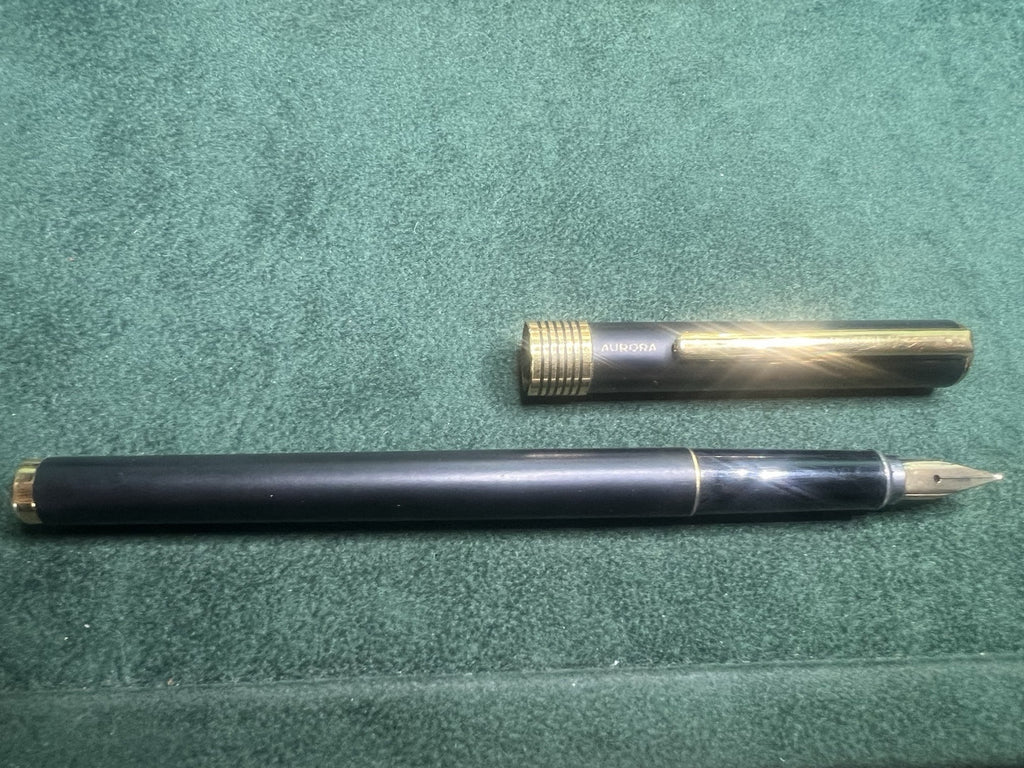 Aurora Stylo-Plume Stylo à Plume Et Sphère Laque Noire de Collection They write 