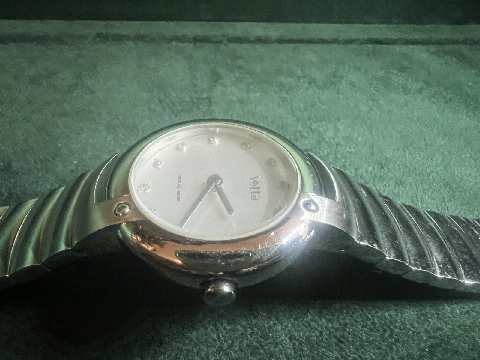 VETTA Horloge Femme Indices Diamants VW0088 Quartz Neuf Avec Étiquettes 