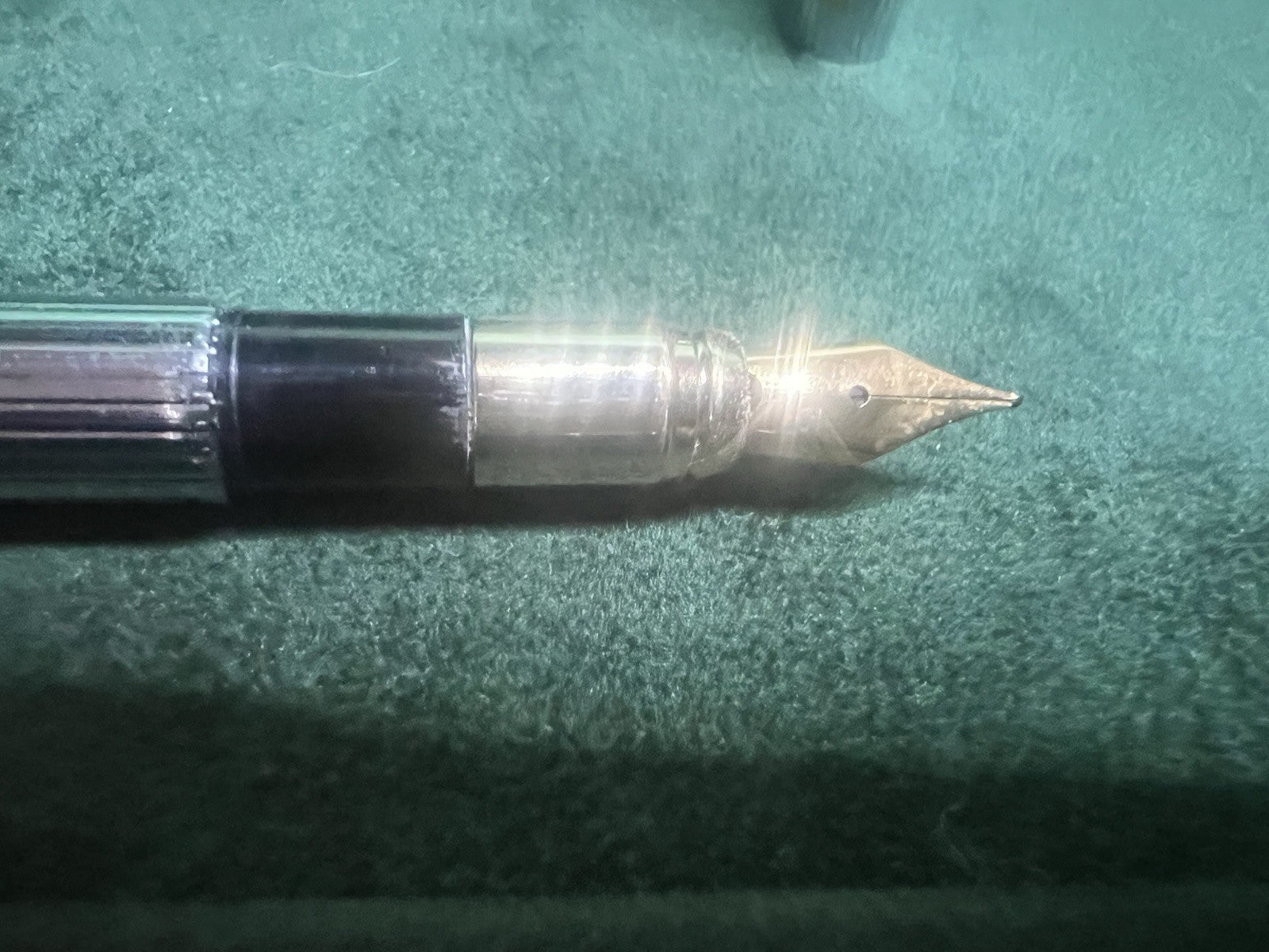 🔴 OMAS EGO Füllfederhalter, verchromte, goldlaminierte Profile, M-Feder, Tintenpatrone