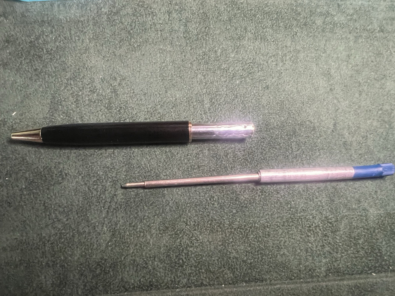 🔴 JHON STERLING Kugelschreiber, schwarzer Lack, goldene Profile, Kolibri-Garantiebox 