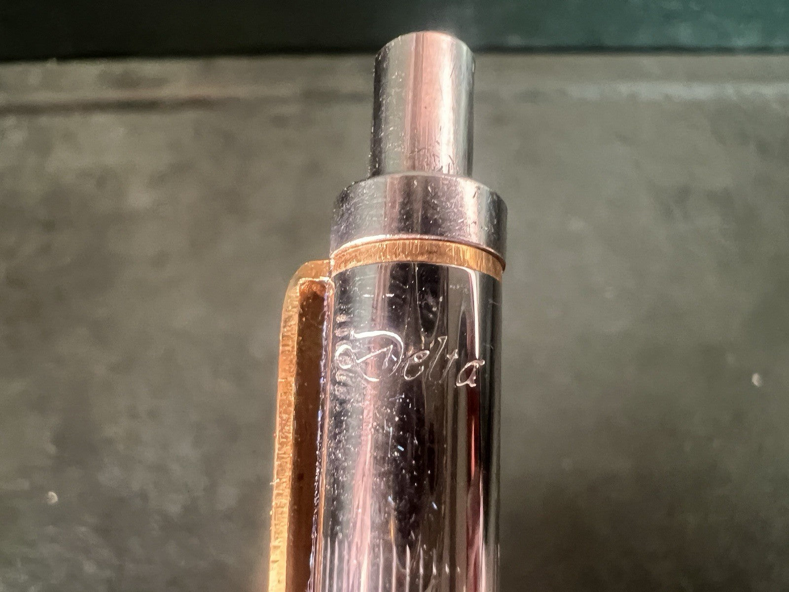 🔴 DELTA penna sfera cromata con profili dorati scrive con astuccio vintage