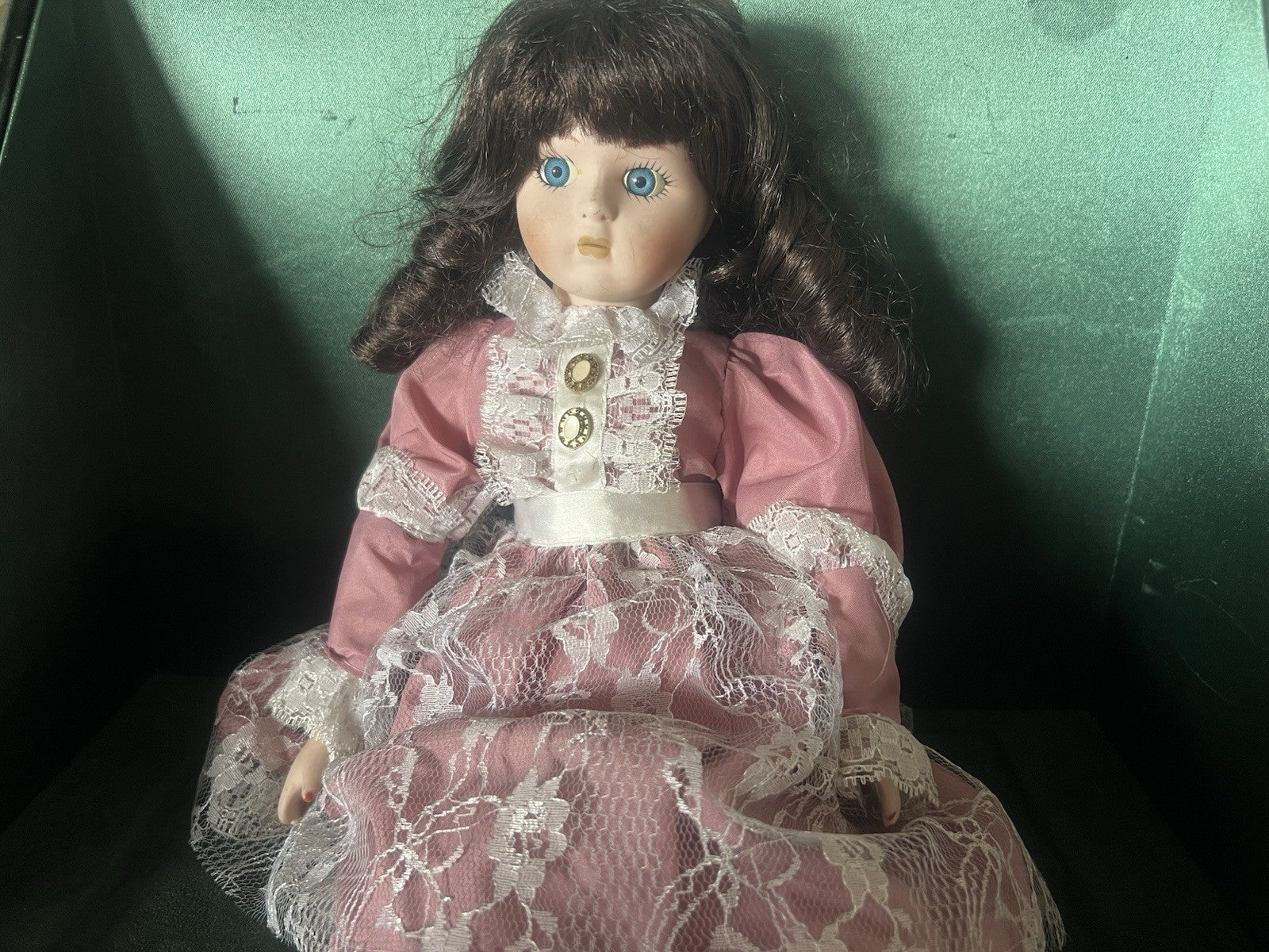 Poupée Heritage Mint Porcelaine Mûre Yeux Bleus Vintage 1988 Hauteur 41