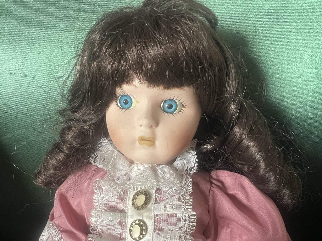 Poupée Heritage Mint Porcelaine Mûre Yeux Bleus Vintage 1988 Hauteur 41