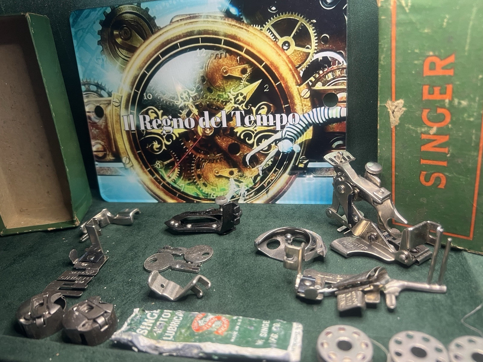 🔴 SINGER Nähmaschinenzubehör 1600809 mit Vintage-Schmierstoffbox 